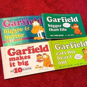 Four Garfield books😊